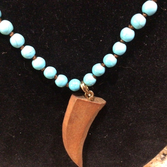 Long turquoise, glass bead necklace with wooden tooth - Picture 2 of 5